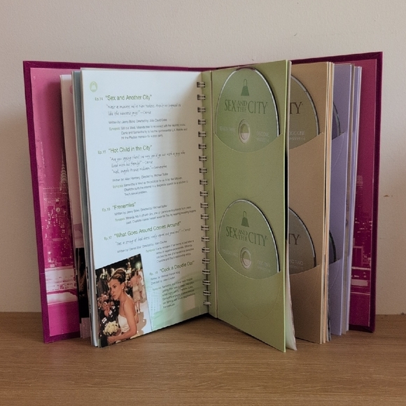 Sex and the City: The Complete Series - Pink Box Set - Picture 3 of 7